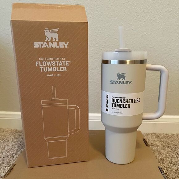 Stanley Flowstate Quencher 40oz Soft Matte Tumbler - Dune - Picture 1 of 7